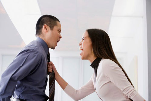 Đánh ghen làm nhục người khác có bị đi tù không?