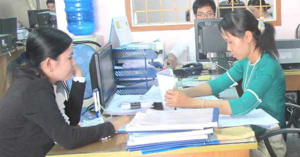 Sai lệch giữa số CMND và sổ BHXH