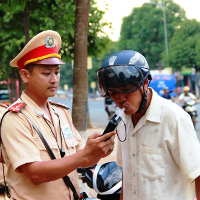 CSGT lập chốt gần nhà hàng, quán nhậu phạt 'ma men'