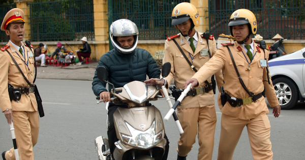 Bật, tắt xi nhan thế nào mới an toàn và đúng luật?