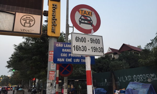 Cấm taxi lên cầu vượt trong thời gian cố định