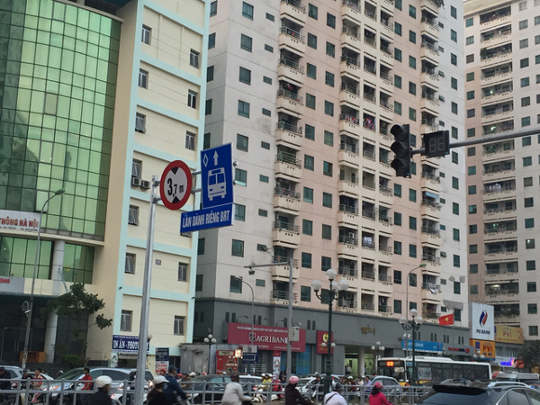 Biển báo chỉ dẫn làn dành riêng cho xe BRT