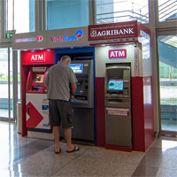 Cách sử dụng máy rút tiền ATM