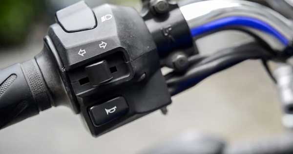 Bấm còi, rú ga liên tục sẽ bị phạt bao nhiêu tiền?