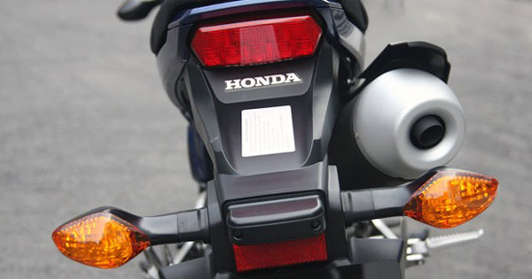 Những trường hợp bắt buộc phải bật xi-nhan 