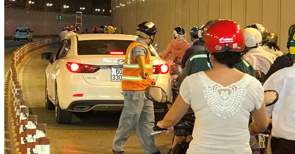 Chạy xe trong hầm không bật đèn có bị xử phạt không?