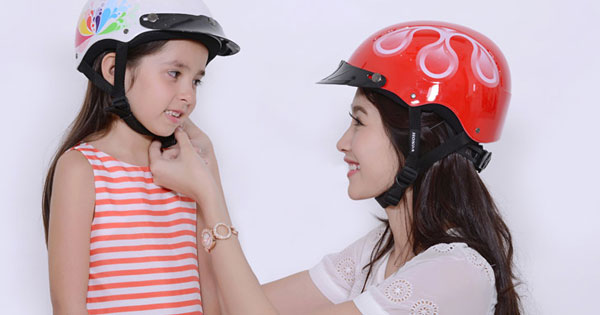 Trẻ em bao nhiêu tuổi phải đội mũ bảo hiểm?