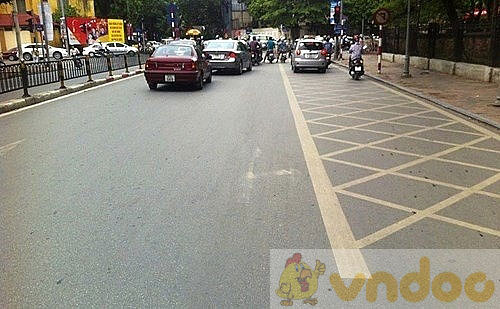 4 vạch kẻ đường gây tranh cãi