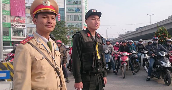 Khi nào cảnh sát cơ động được kiểm tra giấy tờ?