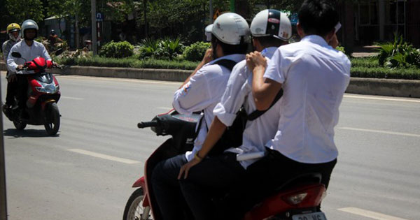 Xe máy được chở 3 trong trường hợp nào