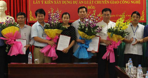 Bộ Chính trị yêu cầu không luân chuyển cán bộ bị kỷ luật