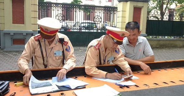 Phân biệt mức phạt không mang và không có giấy tờ xe
