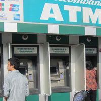 Điều chỉnh thời gian trả lương thưởng Tết để giảm tải ATM