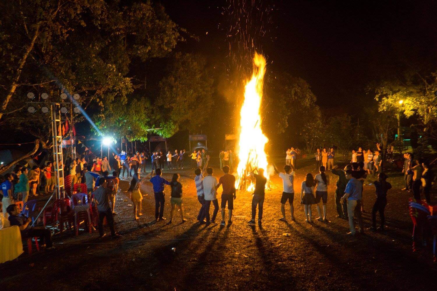 Trò chơi trong đêm lửa trại