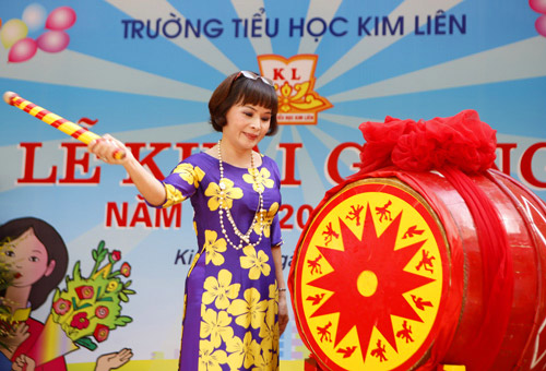 Trang trí mặt trống khai giảng