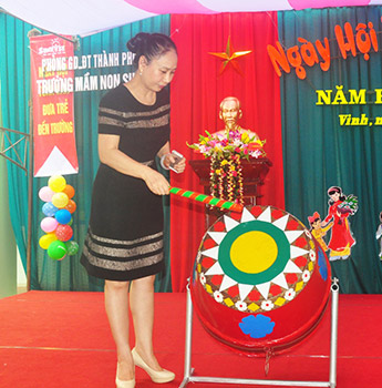 Trang trí mặt trống khai giảng