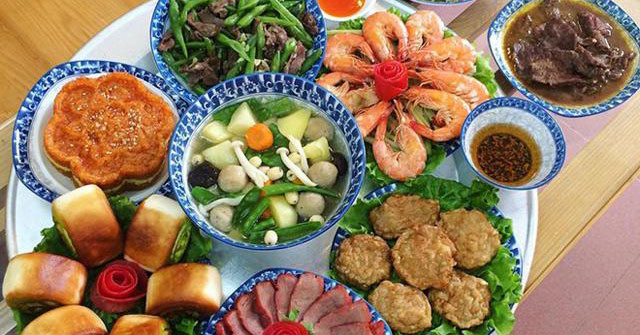 Mâm cỗ cúng trong nhà