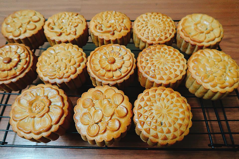 Tự làm bánh trung thu