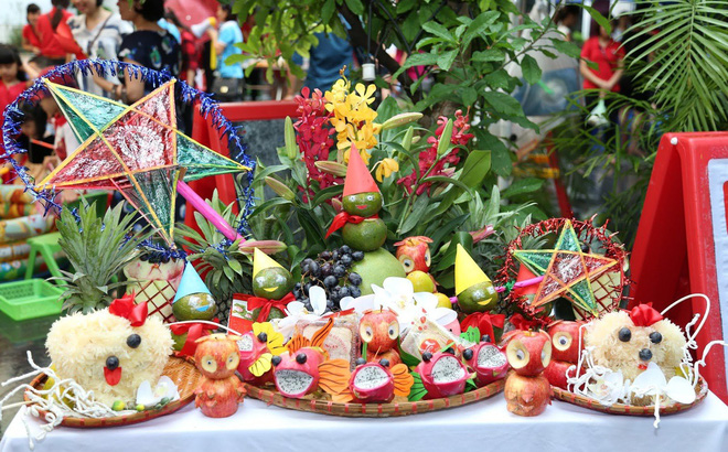 Lời bình mâm cỗ trung thu 2020