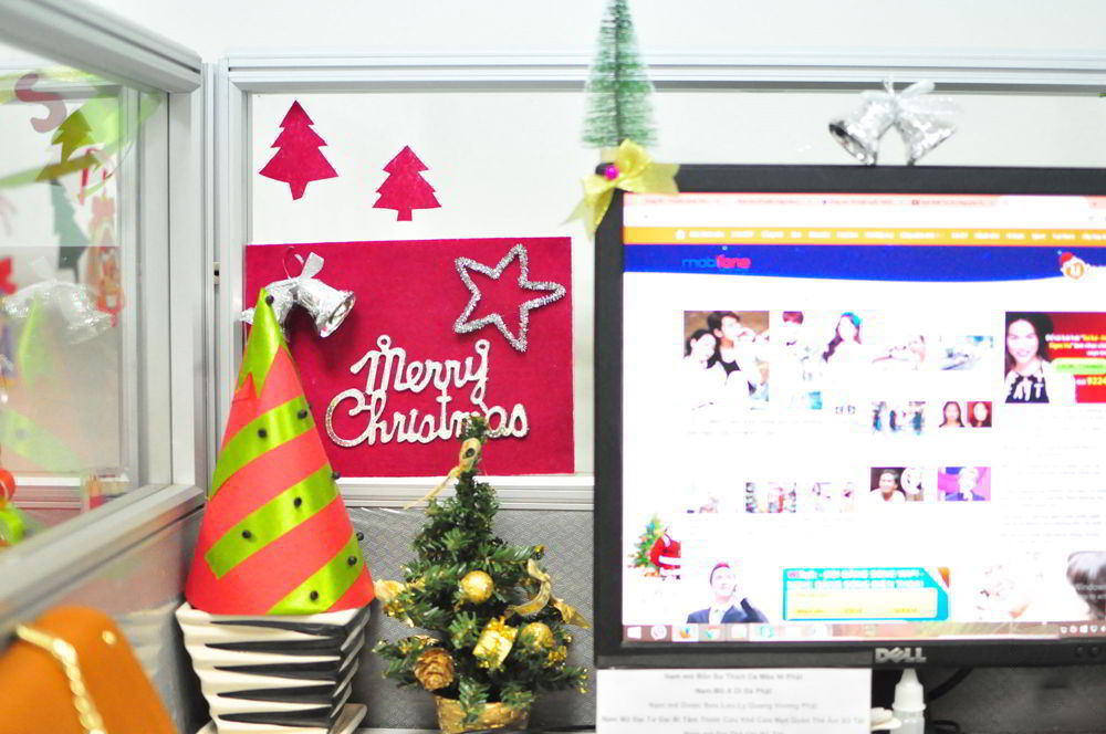 Cách trang trí giáng sinh bàn làm việc