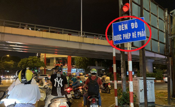 Các trường hợp gặp đèn đỏ được rẽ phải