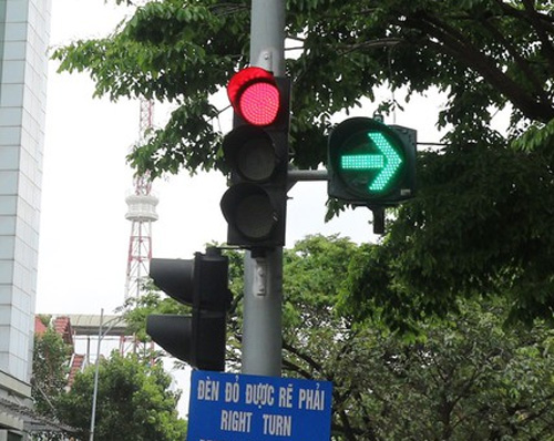 Các trường hợp gặp đèn đỏ được rẽ phải
