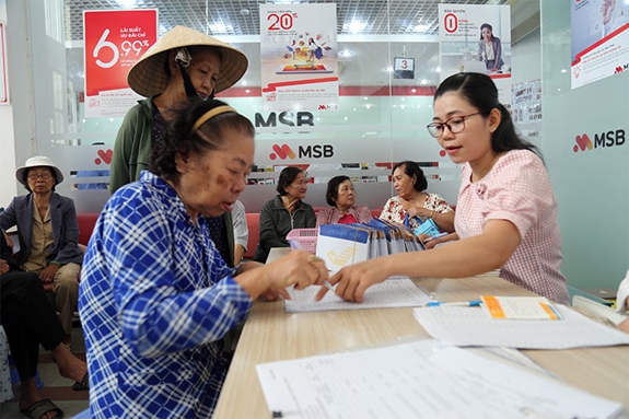 Thủ tục chuyển lương hưu vào tài khoản người khác 2021