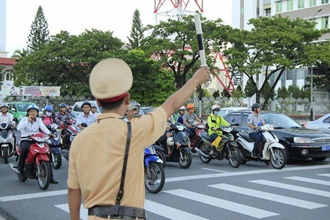 Mức phạt lỗi không chấp hành hiệu lệnh cảnh sát giao thông 2021