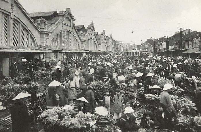 Hình ảnh hội chợ tết ngày xưa thật đông đúc và nhộn nhịp