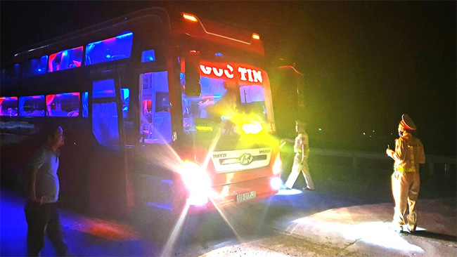 Lắp đèn led ô tô có bị phạt không?