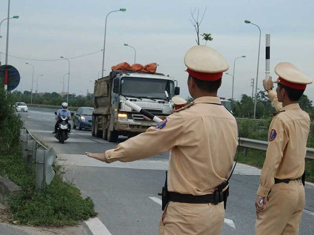 Bắn tốc độ có bị giữ xe không?