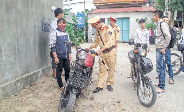 Xe máy điện, đạp điện: các lỗi vi phạm giao thông thường gặp và mức xử phạt