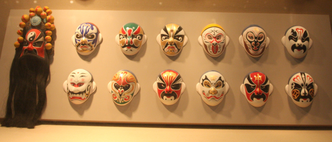 Trong sân khấu tuồng, Đào Tam Xuân có gương mặt màu gì?