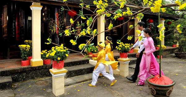 Đầu năm ăn gì và mua gì để may mắn?