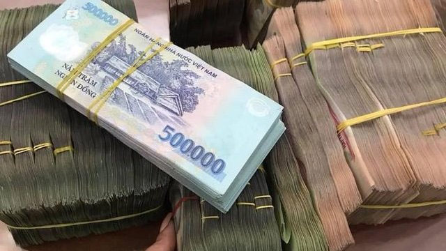 Tội lưu hành mua bán tiền giả