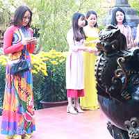 Có bầu đi chùa tốt không?