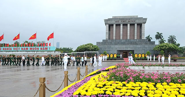 Phân tích khổ thơ cuối bài Viếng lăng Bác