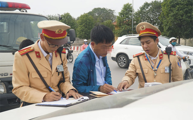 Phù hiệu xe khách hết hạn phạt bao nhiêu?