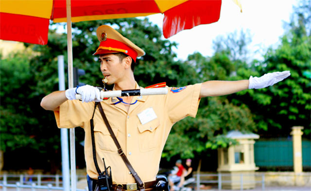 Hiệu lệnh bằng tay của cảnh sát giao thông