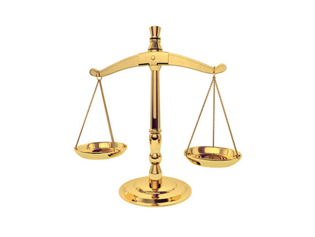 9 đồng xu: 1 nặng, 8 nhẹ. Với 2 cân đĩa, cần ít nhất mấy lần cân để tìm ra đồng xu nặng?