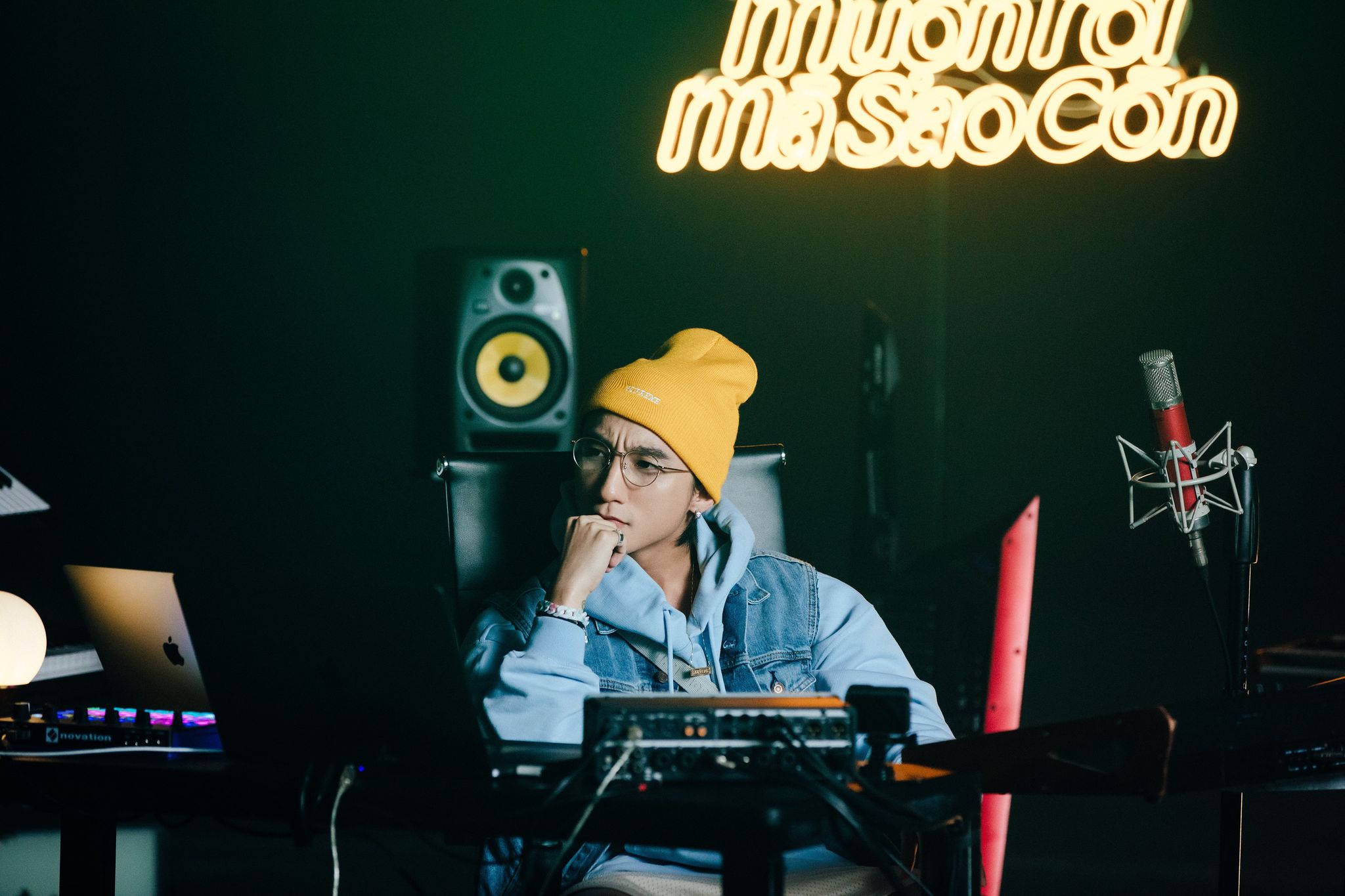 Lời bài hát Muộn rồi mà sao còn