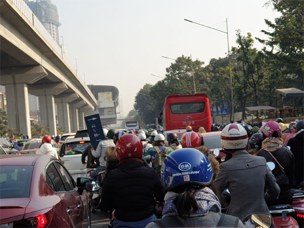 Ảnh tắc đường cho người đi làm muộn