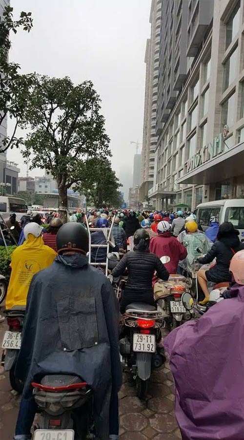 Ảnh tắc đường cho người đi làm muộn