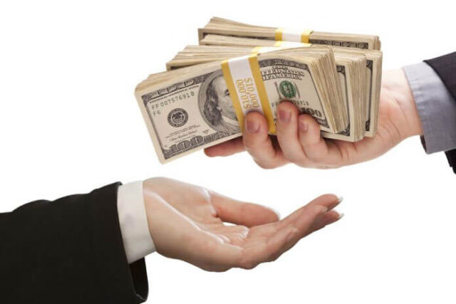 Chiếm đoạt tài sản có giá trị từ 200 triệu đồng đến dưới 500 triệu đồng bị phạt tù bao nhiêu năm?