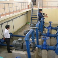 Một trạm bơm phải bơm nước trong 6 giờ. Bắt đầu bơm lúc 9 giờ hỏi đến mấy giờ thì bơm xong?