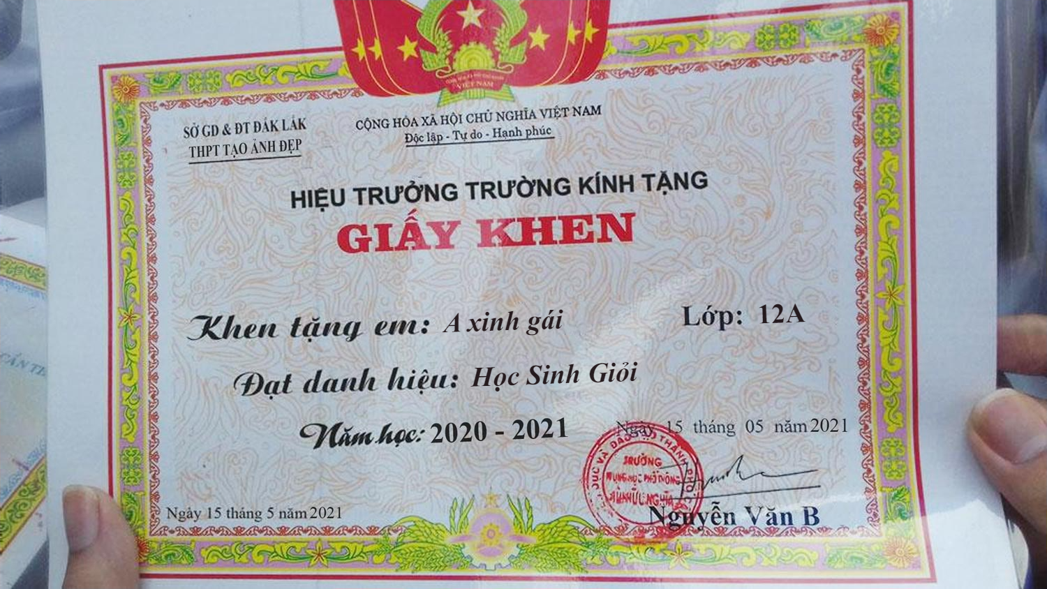 Tạo ảnh vui giấy khen thành tích 2021