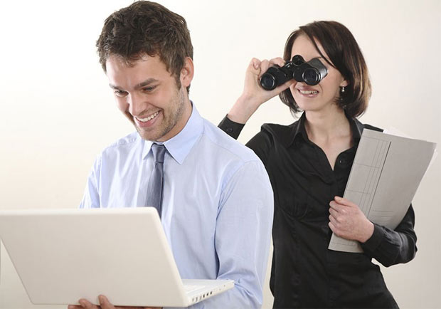 Đọc trộm tin nhắn có bị đi tù?