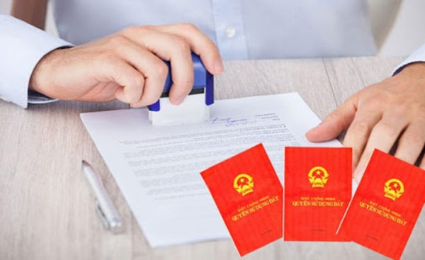 Sang tên sổ đỏ cho con có mất tiền không?