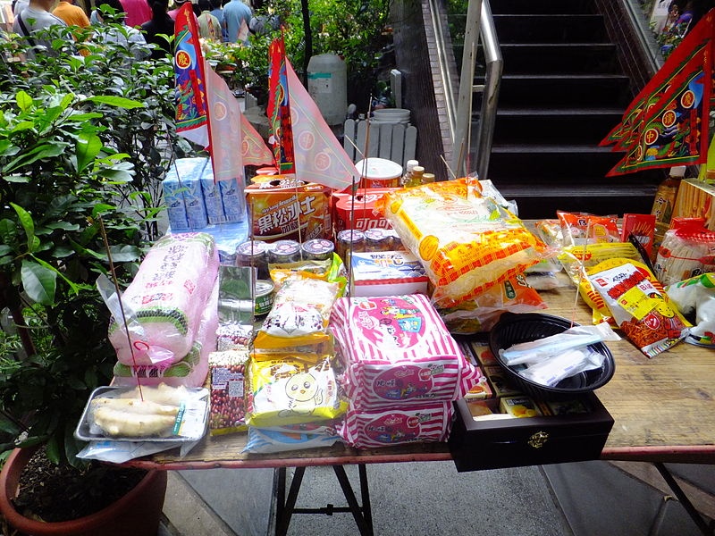 Cách bày quần áo cúng chúng sinh