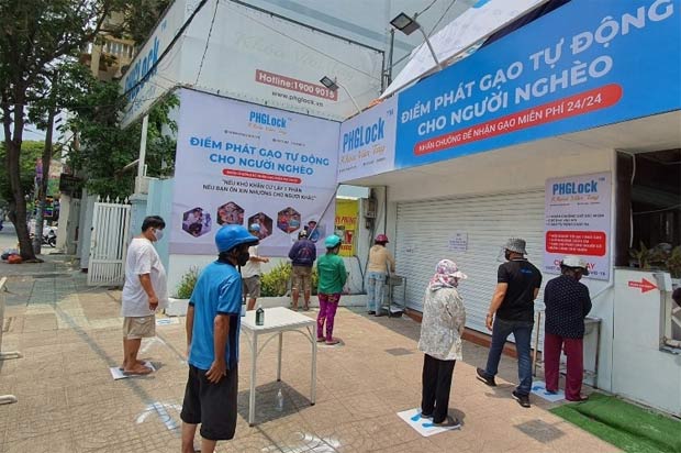 Khoảng cách tiếp xúc nào được xác định là khoảng cách tiếp xúc gần?